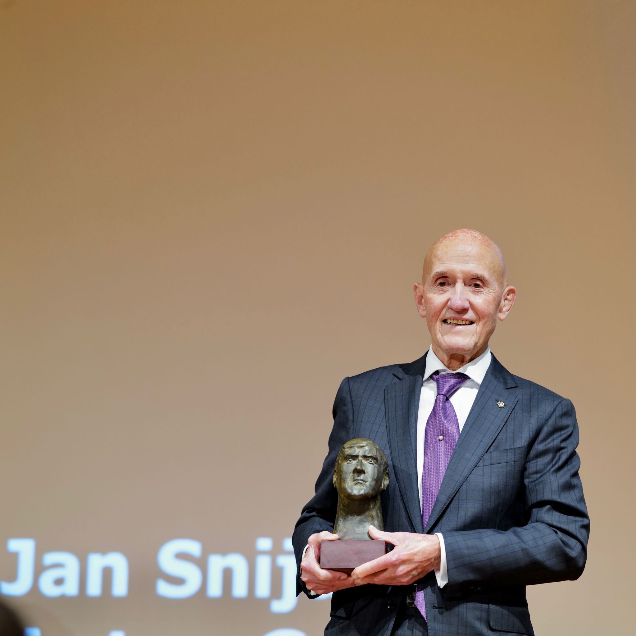 aef8b43b-f46e-4011-b867-5facfd5269e2.jpg#asset:6914160